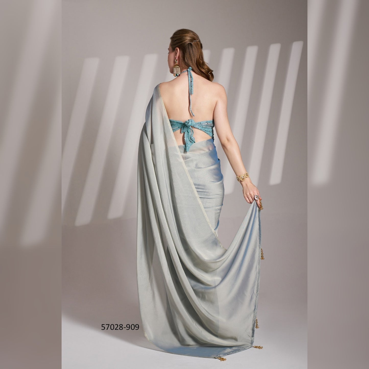 Graceful Grey Glossy Saree with a Touch of Glamour – Ideal for Evening Soirees and Gatherings