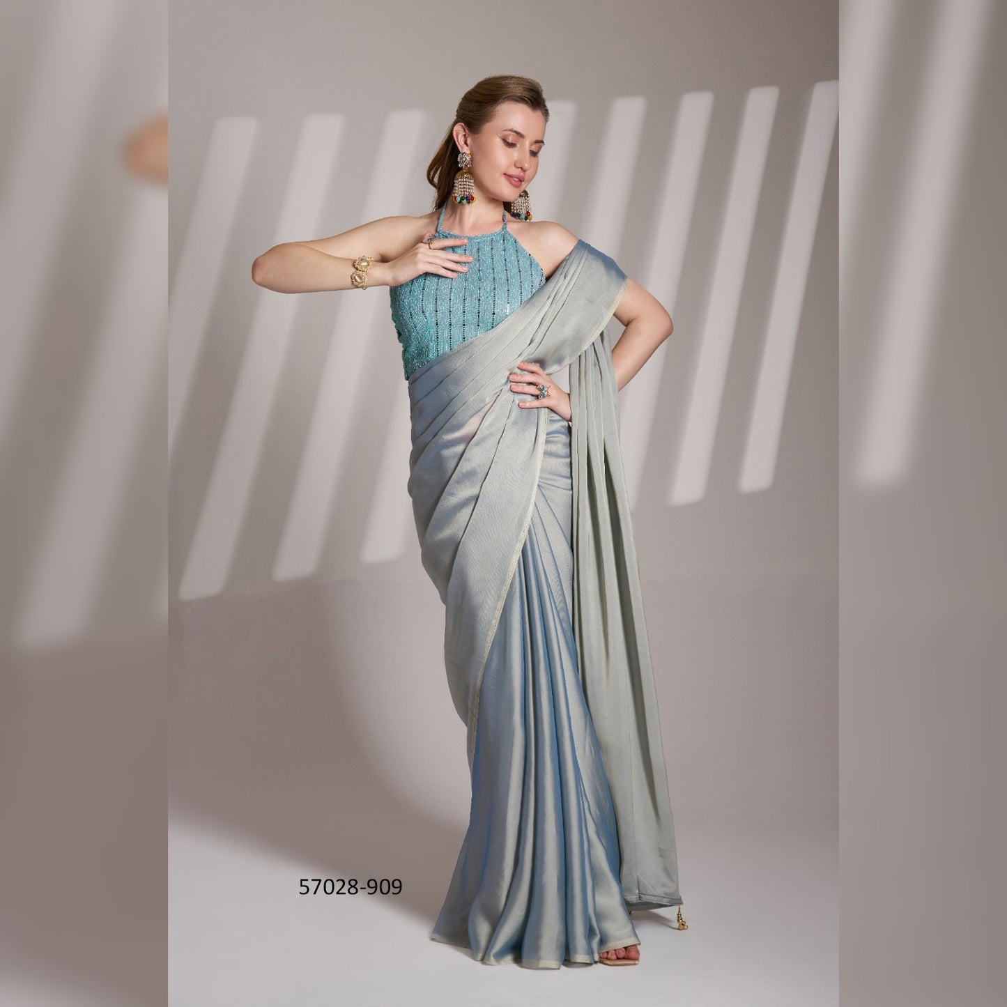 Graceful Grey Glossy Saree with a Touch of Glamour – Ideal for Evening Soirees and Gatherings