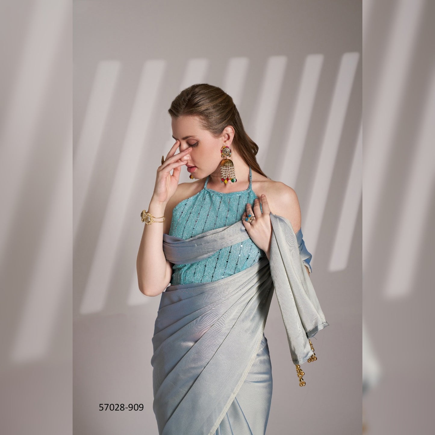 Graceful Grey Glossy Saree with a Touch of Glamour – Ideal for Evening Soirees and Gatherings